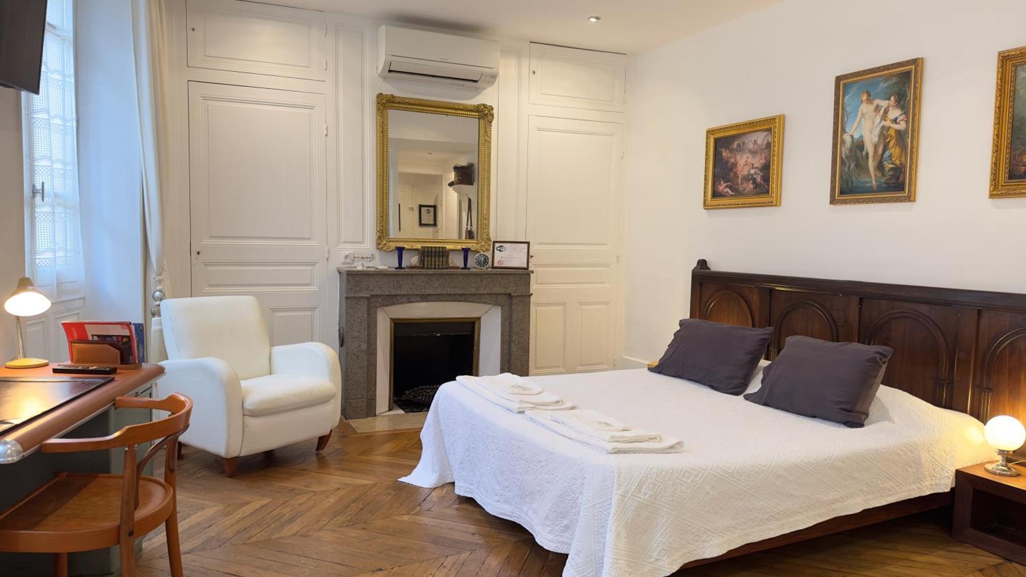 Chambre De Charme Au Coeur Du Vieux Valence - Confort & Calme Eksteriør billede