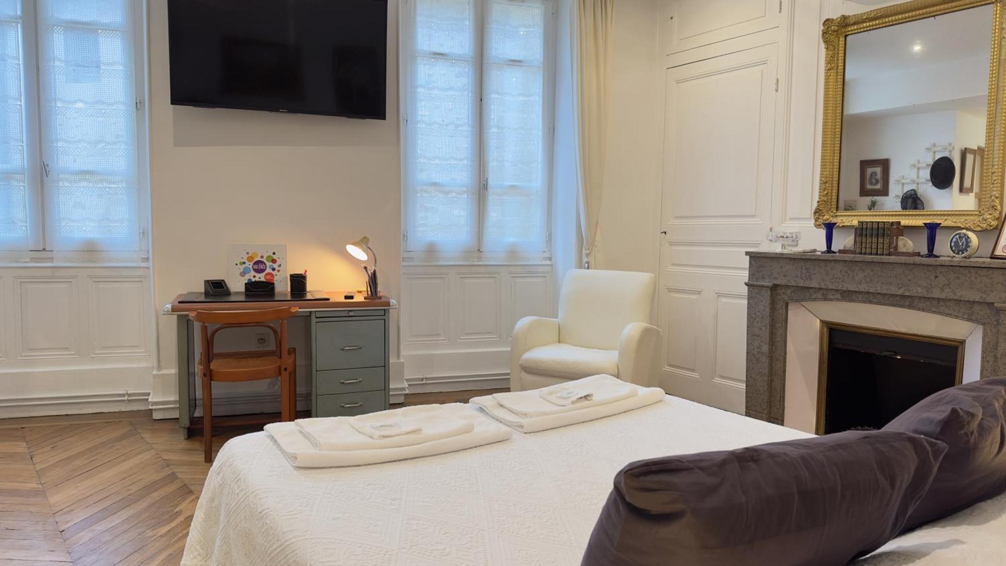 Chambre De Charme Au Coeur Du Vieux Valence - Confort & Calme Eksteriør billede
