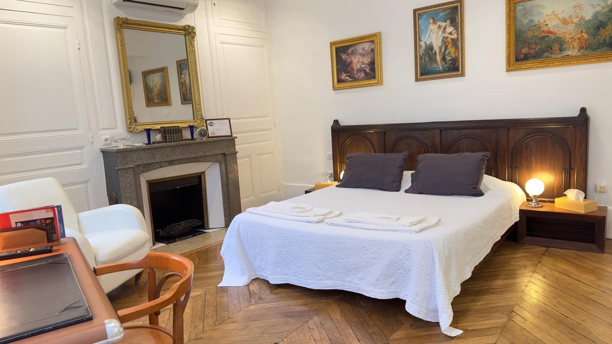 Chambre De Charme Au Coeur Du Vieux Valence - Confort & Calme Eksteriør billede