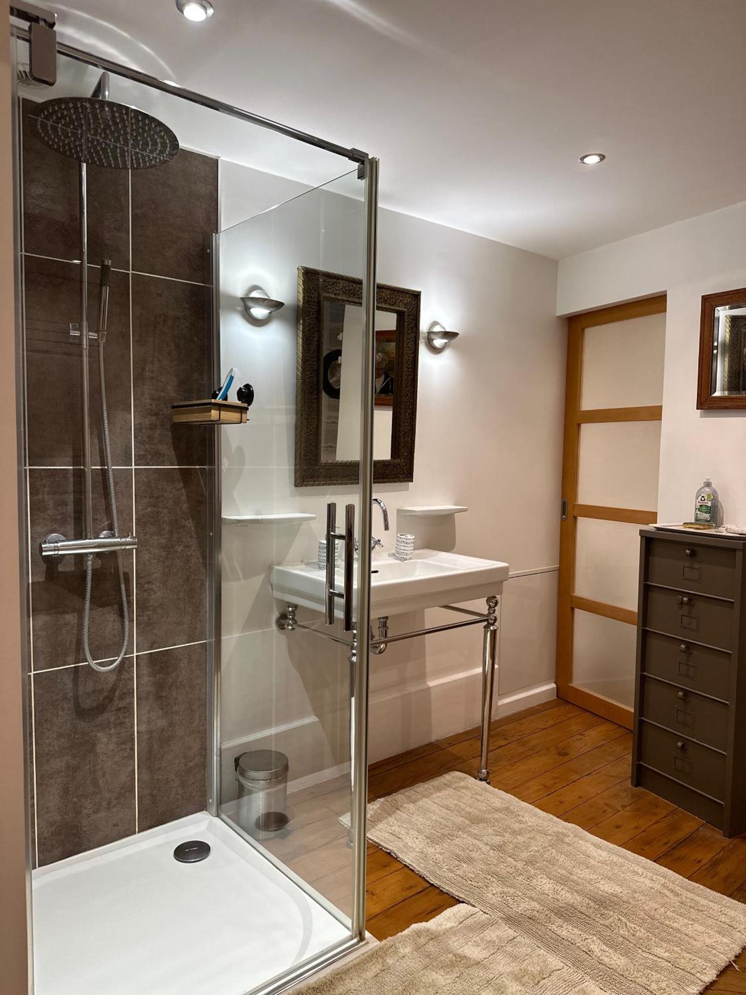 Chambre De Charme Au Coeur Du Vieux Valence - Confort & Calme Eksteriør billede